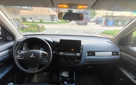 Mitsubishi Outlander III рестайлинг 3, 2013 год, 1 100 000 рублей, 8 фотография