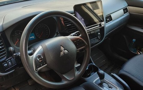 Mitsubishi Outlander III рестайлинг 3, 2013 год, 1 100 000 рублей, 7 фотография