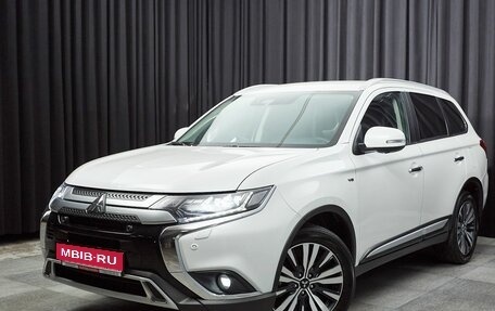Mitsubishi Outlander III рестайлинг 3, 2021 год, 3 850 000 рублей, 1 фотография
