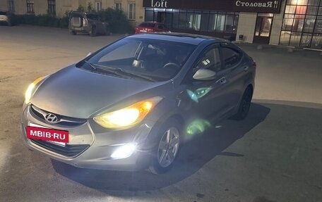 Hyundai Avante, 2011 год, 750 000 рублей, 2 фотография