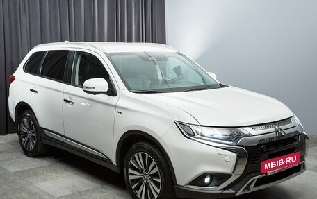 Mitsubishi Outlander III рестайлинг 3, 2021 год, 3 850 000 рублей, 3 фотография