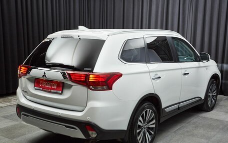 Mitsubishi Outlander III рестайлинг 3, 2021 год, 3 850 000 рублей, 4 фотография