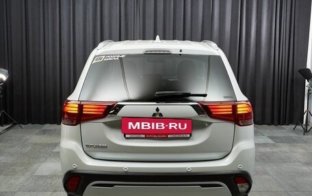 Mitsubishi Outlander III рестайлинг 3, 2021 год, 3 850 000 рублей, 5 фотография