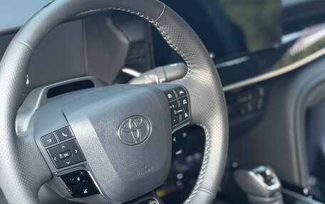 Toyota Camry, 2025 год, 3 990 000 рублей, 9 фотография