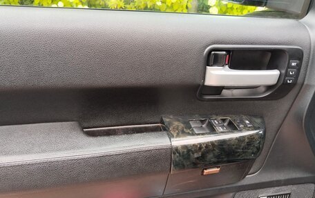 Toyota Sequoia II рестайлинг, 2012 год, 3 300 000 рублей, 14 фотография