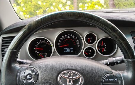 Toyota Sequoia II рестайлинг, 2012 год, 3 300 000 рублей, 10 фотография