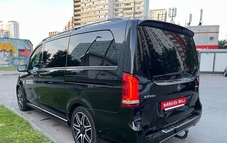 Mercedes-Benz V-Класс, 2018 год, 6 500 000 рублей, 7 фотография