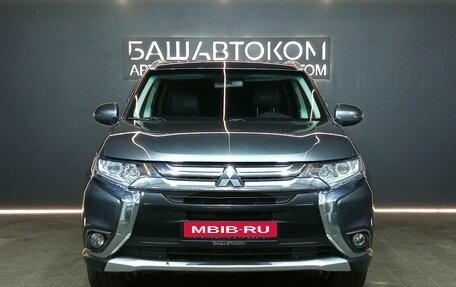 Mitsubishi Outlander III рестайлинг 3, 2018 год, 1 750 000 рублей, 2 фотография