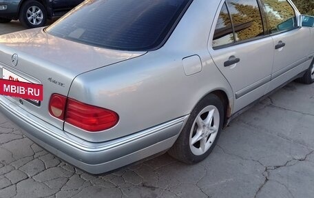 Mercedes-Benz E-Класс, 1997 год, 377 500 рублей, 2 фотография