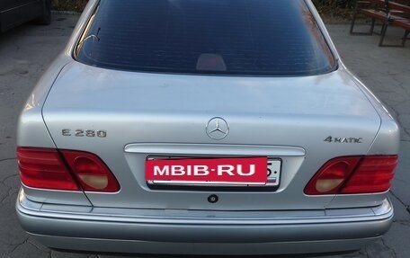 Mercedes-Benz E-Класс, 1997 год, 377 500 рублей, 3 фотография