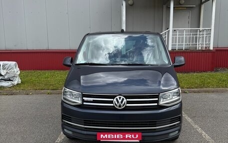 Volkswagen Multivan T6 рестайлинг, 2019 год, 3 950 000 рублей, 3 фотография