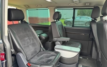 Volkswagen Multivan T6 рестайлинг, 2019 год, 3 950 000 рублей, 8 фотография