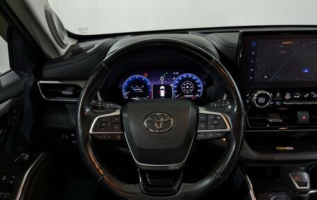 Toyota Highlander, 2023 год, 4 200 000 рублей, 28 фотография