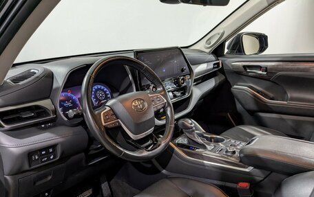 Toyota Highlander, 2023 год, 4 200 000 рублей, 30 фотография