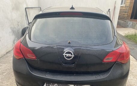 Opel Astra J, 2010 год, 400 000 рублей, 3 фотография