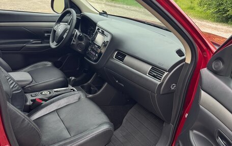 Mitsubishi Outlander III рестайлинг 3, 2013 год, 1 390 000 рублей, 8 фотография