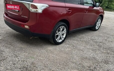 Mitsubishi Outlander III рестайлинг 3, 2013 год, 1 390 000 рублей, 3 фотография