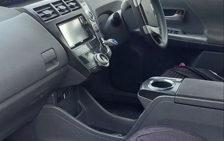 Toyota Prius Alpha I (ZVW40/41), 2014 год, 1 750 000 рублей, 5 фотография