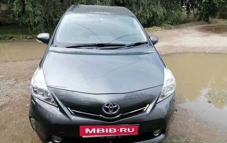 Toyota Prius Alpha I (ZVW40/41), 2014 год, 1 750 000 рублей, 2 фотография