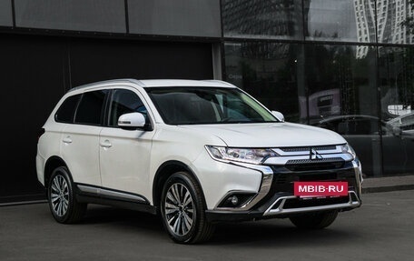Mitsubishi Outlander III рестайлинг 3, 2020 год, 2 399 000 рублей, 3 фотография