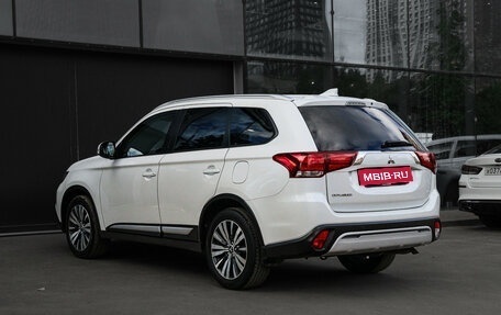 Mitsubishi Outlander III рестайлинг 3, 2020 год, 2 399 000 рублей, 4 фотография