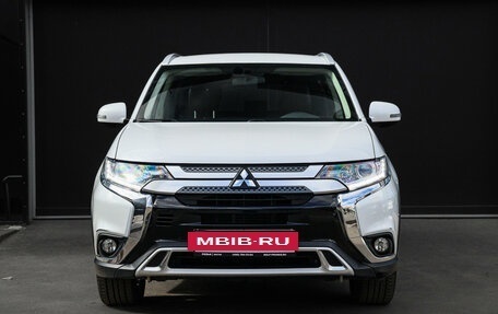 Mitsubishi Outlander III рестайлинг 3, 2020 год, 2 399 000 рублей, 2 фотография