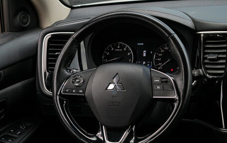 Mitsubishi Outlander III рестайлинг 3, 2020 год, 2 399 000 рублей, 11 фотография