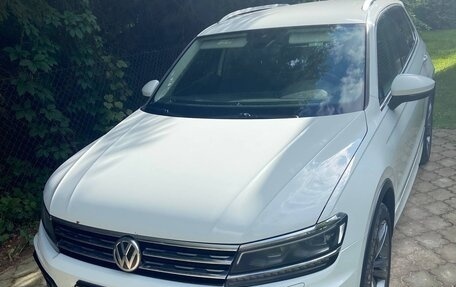 Volkswagen Tiguan II, 2019 год, 2 500 000 рублей, 2 фотография