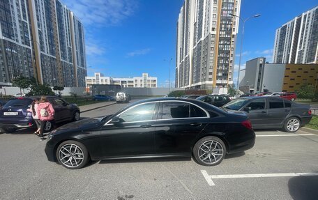 Mercedes-Benz E-Класс, 2020 год, 2 500 000 рублей, 3 фотография