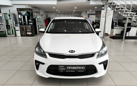 KIA Rio IV, 2018 год, 990 000 рублей, 2 фотография