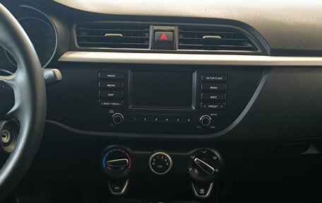 KIA Rio IV, 2018 год, 990 000 рублей, 15 фотография