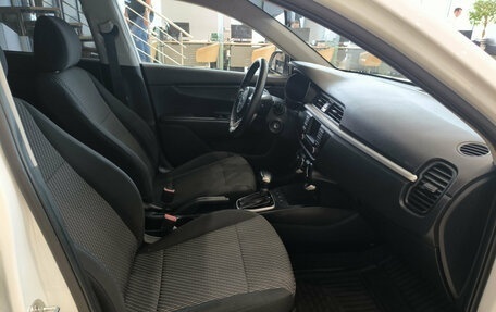 KIA Rio IV, 2018 год, 990 000 рублей, 11 фотография