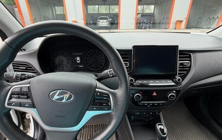 Hyundai Solaris II рестайлинг, 2021 год, 1 300 000 рублей, 13 фотография