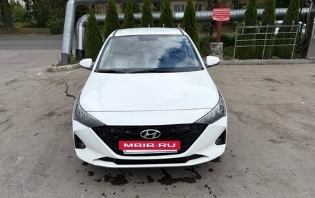 Hyundai Solaris II рестайлинг, 2021 год, 1 300 000 рублей, 9 фотография