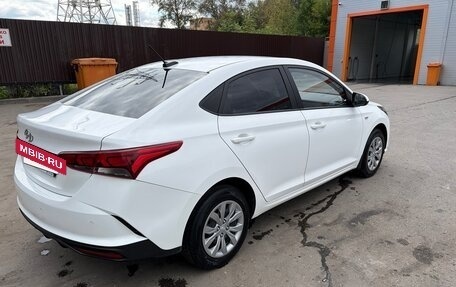 Hyundai Solaris II рестайлинг, 2021 год, 1 300 000 рублей, 4 фотография
