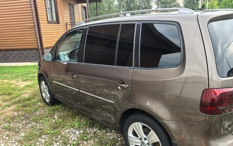 Volkswagen Touran III, 2012 год, 750 000 рублей, 4 фотография