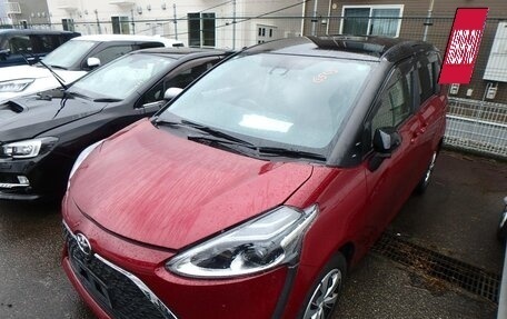 Toyota Sienta II, 2021 год, 1 650 000 рублей, 2 фотография