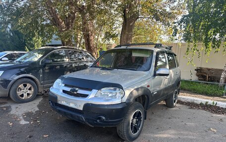 Chevrolet Niva I рестайлинг, 2005 год, 198 000 рублей, 1 фотография