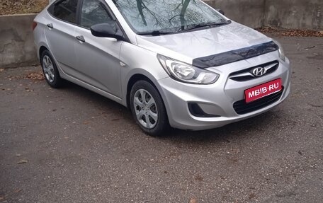 Hyundai Solaris II рестайлинг, 2014 год, 420 000 рублей, 1 фотография