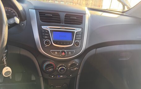 Hyundai Solaris II рестайлинг, 2014 год, 880 000 рублей, 9 фотография