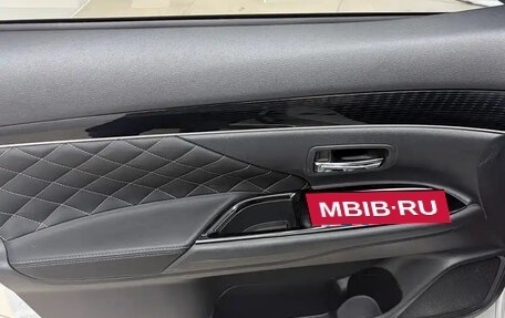 Mitsubishi Outlander III рестайлинг 3, 2022 год, 2 210 000 рублей, 7 фотография