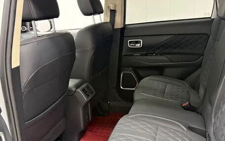 Mitsubishi Outlander III рестайлинг 3, 2022 год, 2 210 000 рублей, 17 фотография