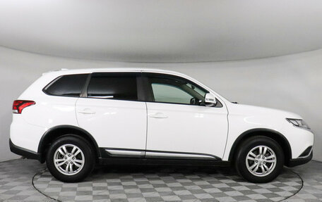 Mitsubishi Outlander III рестайлинг 3, 2019 год, 2 249 000 рублей, 4 фотография