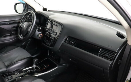 Mitsubishi Outlander III рестайлинг 3, 2019 год, 2 249 000 рублей, 10 фотография
