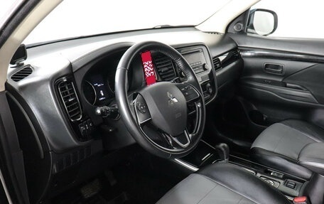 Mitsubishi Outlander III рестайлинг 3, 2019 год, 2 249 000 рублей, 9 фотография