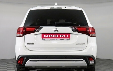 Mitsubishi Outlander III рестайлинг 3, 2019 год, 2 249 000 рублей, 6 фотография