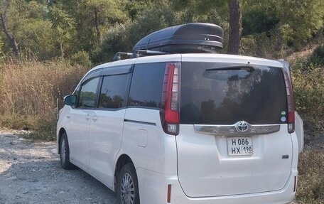 Toyota Noah III, 2015 год, 1 635 000 рублей, 2 фотография
