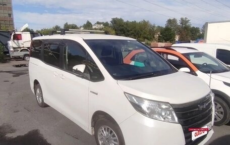 Toyota Noah III, 2015 год, 1 635 000 рублей, 3 фотография