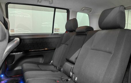 Toyota ISis I, 2011 год, 1 370 000 рублей, 14 фотография