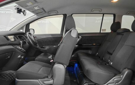 Toyota ISis I, 2011 год, 1 370 000 рублей, 13 фотография